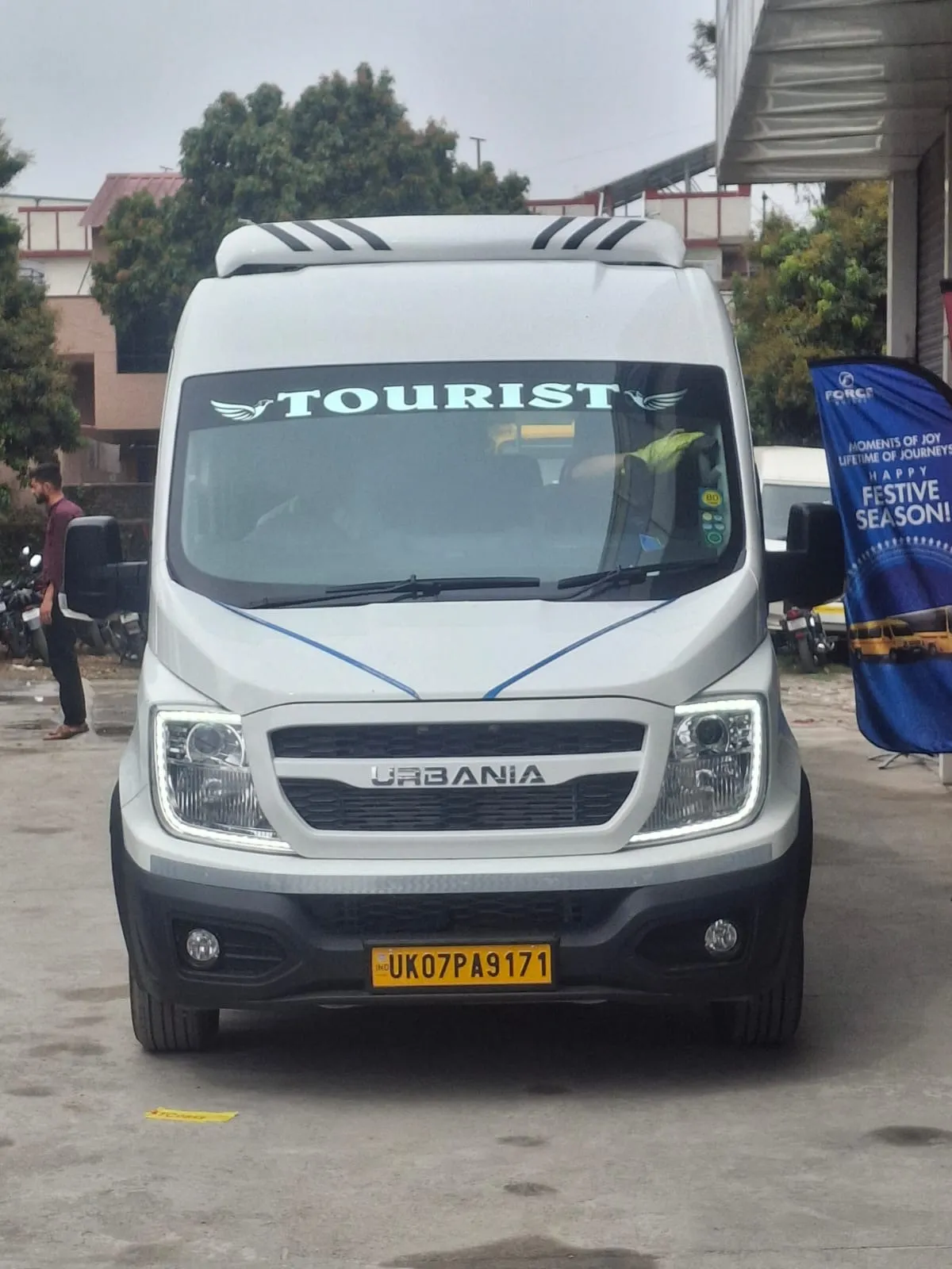 17 Seater Tempo Traveller Rental